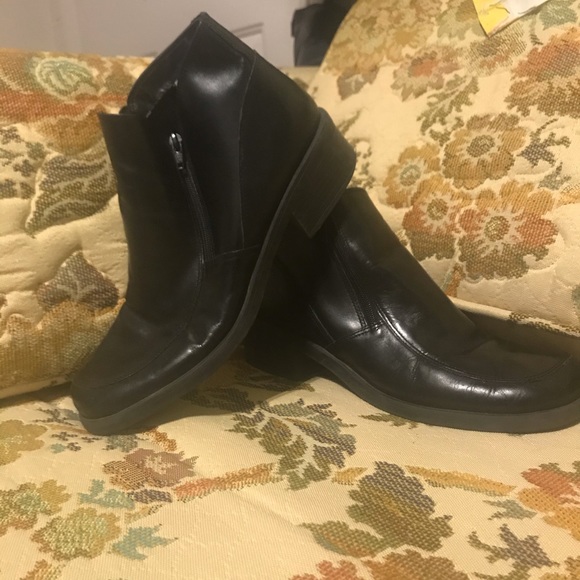 Urban Outfitters Shoes - Vintage 90s Black Cherokee Boot